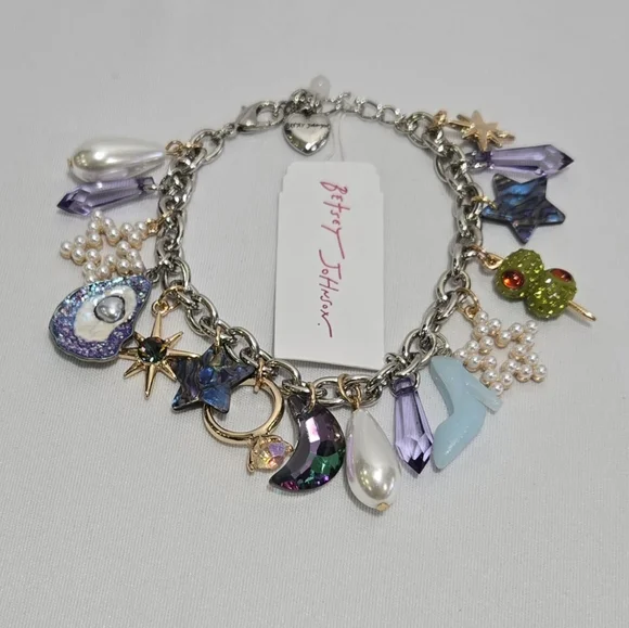 Betsey Johnson Charm Bracelet #959 - Picture 4 of 16